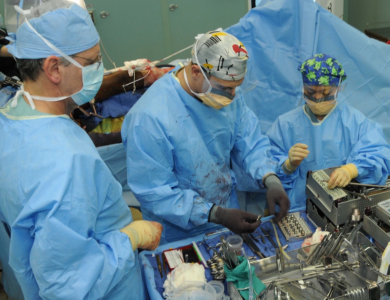 surgery-79688_1280